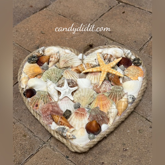 NWT Beautiful Handmade Beach Heart Sea Shell Wall Hanging By Candy Did It! - Picture 2 of 3